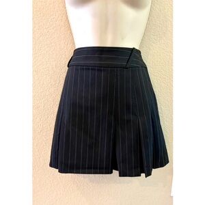 Like New Bebe Pinstripe Pleated Mini Skirt. Sz 6